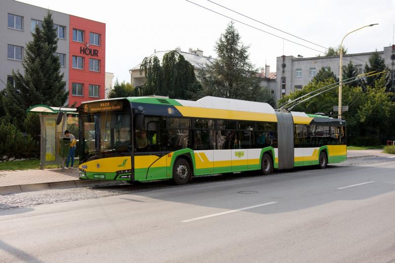 Cestující v Žilině vozí první z nových trolejbusů ze Škody Electric