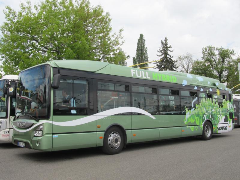 Unikátní elektrobus Urbanway Full Hybrid na pardubických linkách MHD