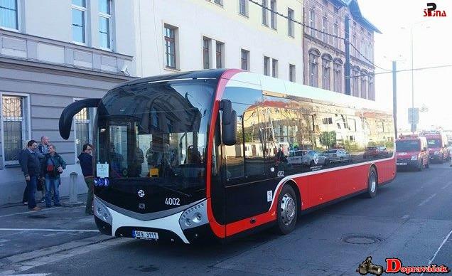 Elektrobus s dymamickým dobíjením v provozu v Praze