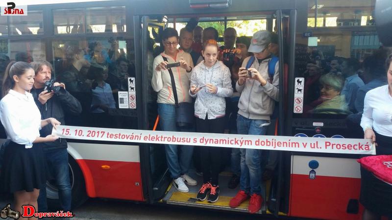 Elektrobus s dymamickým dobíjením v provozu v Praze