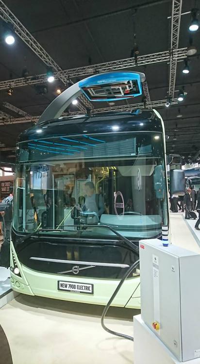 Busworld 2017: Volvo představilo luxusní verze autokarů a nové řešení elektrobusu