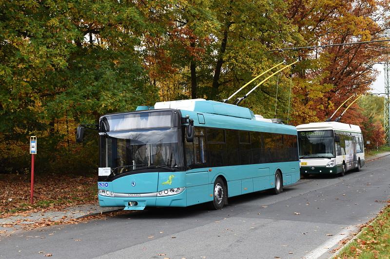 Modré trolejbusy v ulicích Plzně