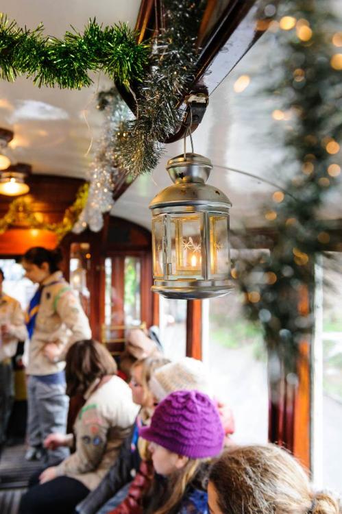 Vánoce jsou za dveřmi - v Praze přiveze Betlémské světlo historická tramvaj