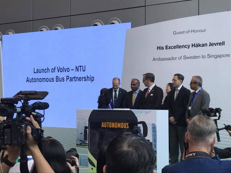 Volvo a NTU testují v Singapuru autonomní elektrické autobusy