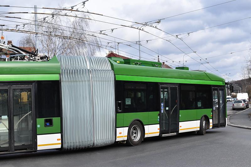 Nový trolejbus Škoda 35 Tr v ulicích Plzně