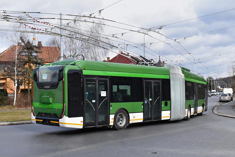 Nový trolejbus Škoda 35 Tr v ulicích Plzně