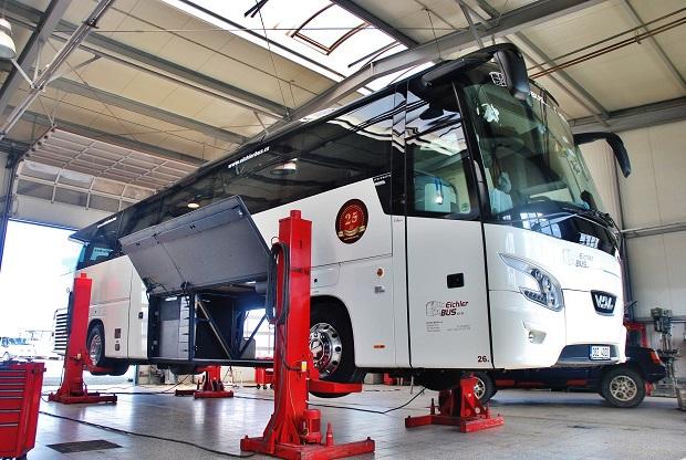 Den otevřených dveří ve značkovém servisu Eichler Bus pro autobusy VDL