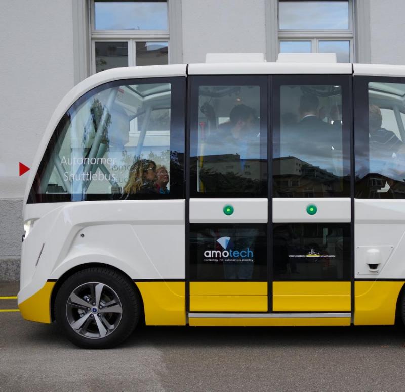 Autonomní autobus je součástí systému veřejné dopravy ve Švýcarsku