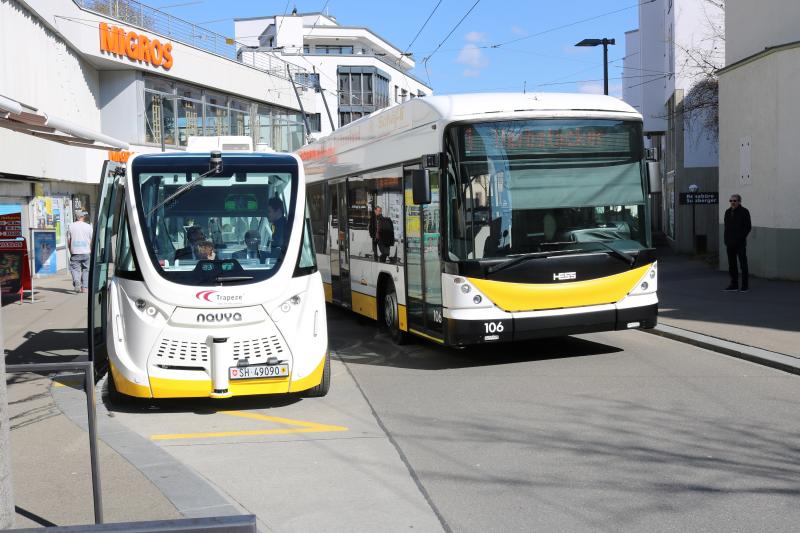 Autonomní autobus je součástí systému veřejné dopravy ve Švýcarsku