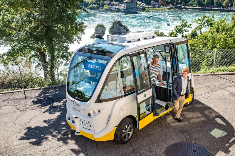 Autonomní autobus je součástí systému veřejné dopravy ve Švýcarsku