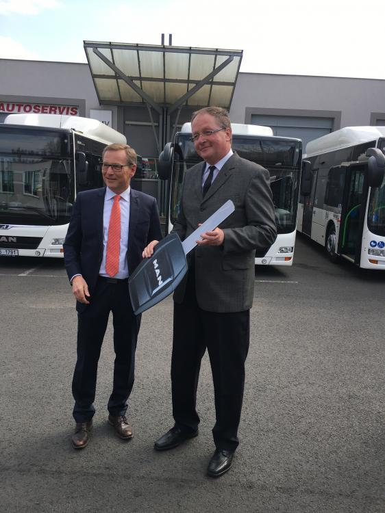 Děčín převzal prvních deset nových autobusů MAN Lion’s City CNG