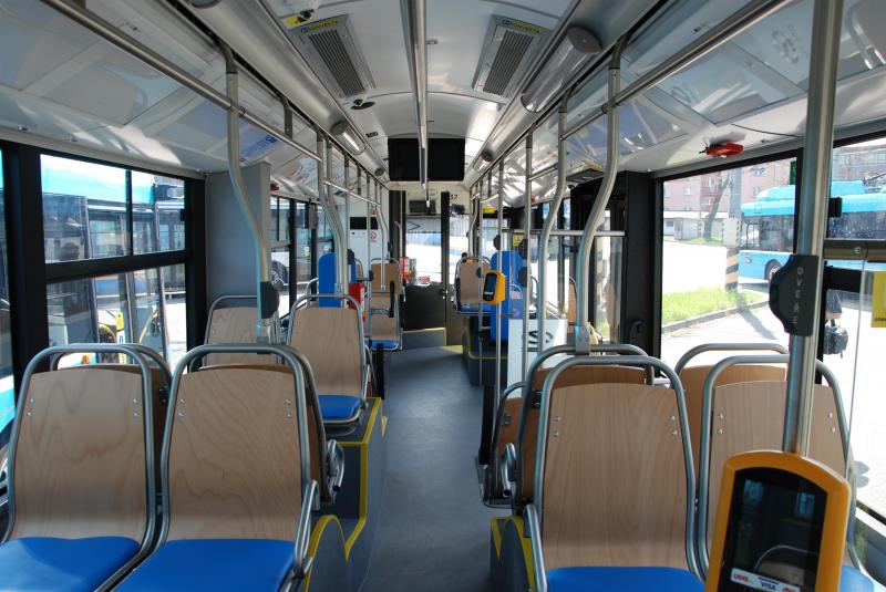 Deset parciálních trolejbusů jezdí ulicemi Ostravy