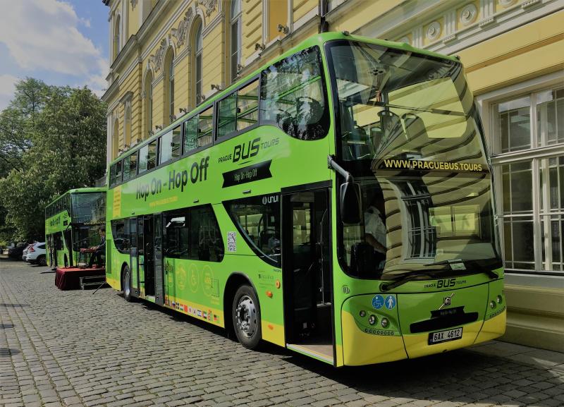 Praha se může chlubit novými double deckery pro vyhlídkové jízdy 
