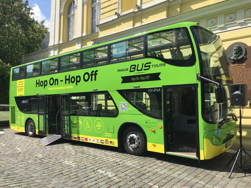 Praha se může chlubit novými double deckery pro vyhlídkové jízdy 