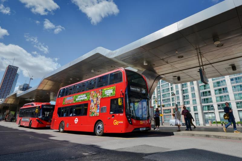 První double-deckery Enviro400H s novou hybridní technologií