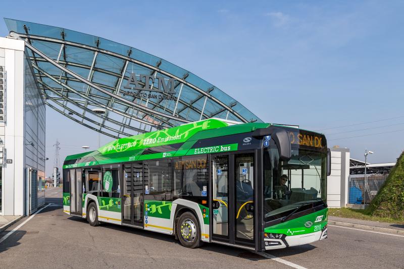 10 elektrických autobusů Solaris Urbino přijelo do Milána
