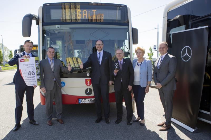 Tři objednávky na 150 autobusů Mercedes-Benz do Polska