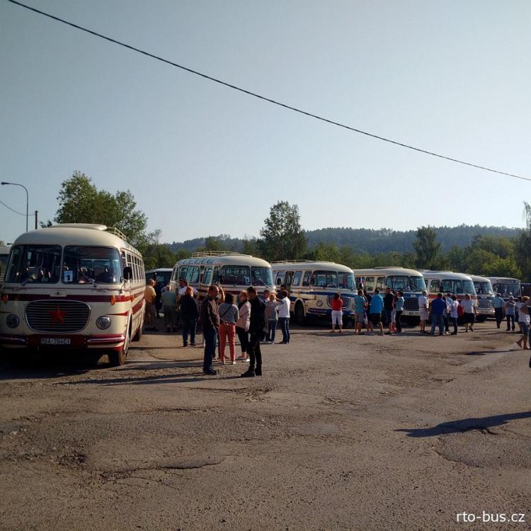 V Lešanech proběhl 19. sraz Klubu historických autobusů