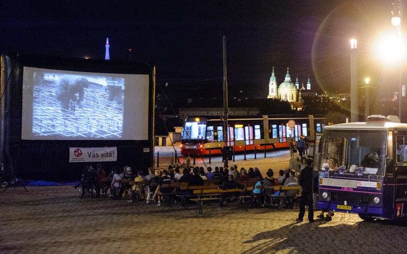 Kinobus DPP opět vyjíždí do pražských ulic