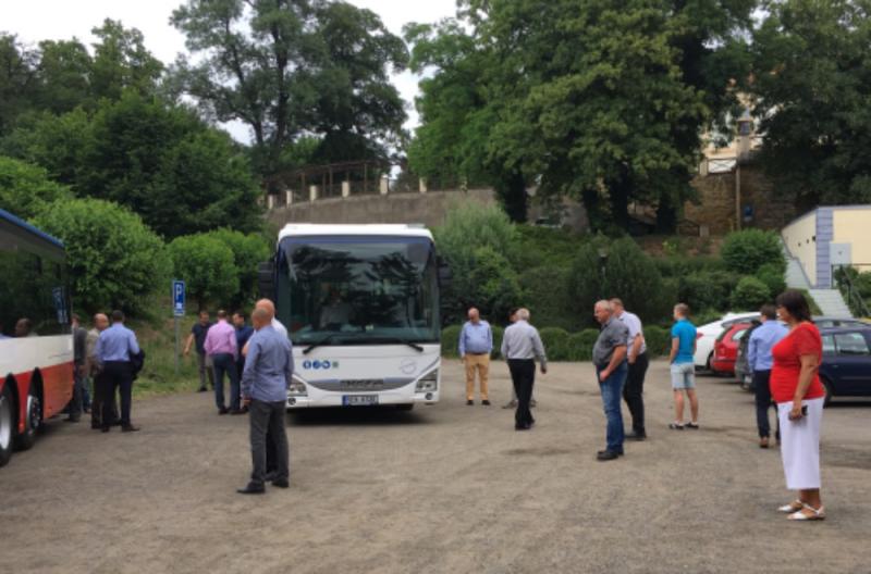 V Loučeni u Nymburka se řešila budoucnost autobusové dopravy Středních Čech a Prahy