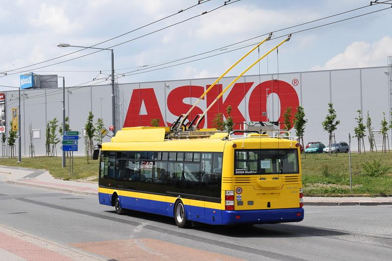 Zkušební jízdy trolejbusů ze Škody Electric