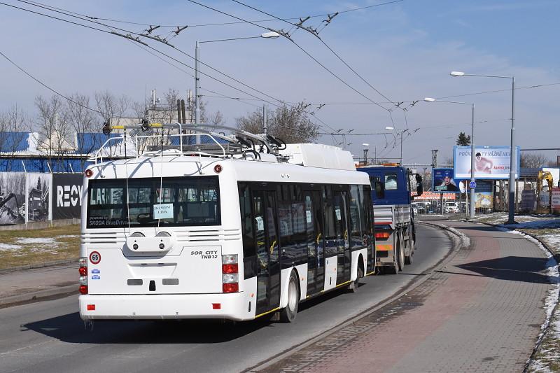 Zkušební jízdy trolejbusů ze Škody Electric