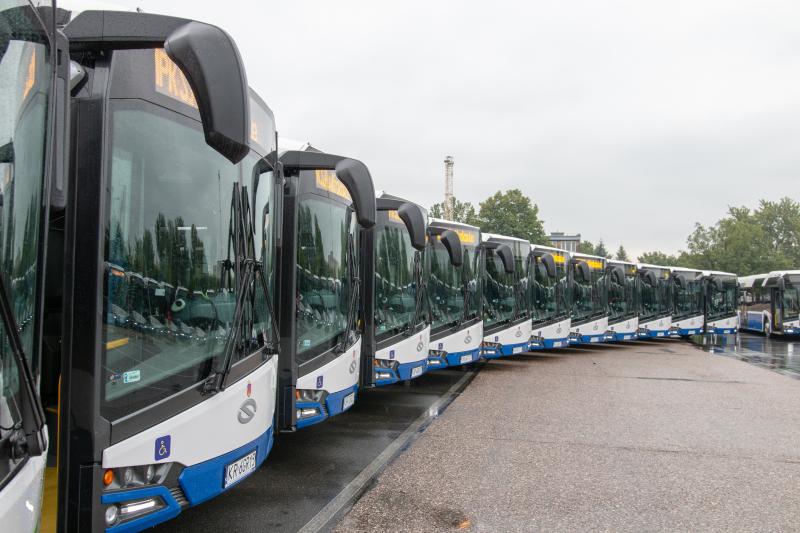 Krakov má dalších 38 nových kloubových autobusů Solaris