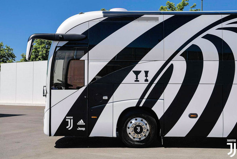 Nový týmový autobus Juventusu Turín pro sezónu 2018/2019 - Iveco Magelys HDH