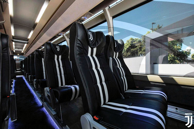 Nový týmový autobus Juventusu Turín pro sezónu 2018/2019 - Iveco Magelys HDH
