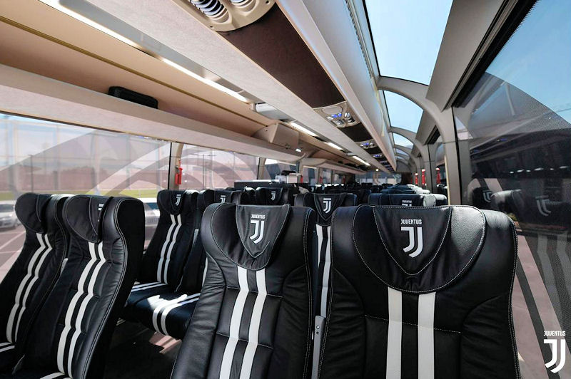 Nový týmový autobus Juventusu Turín pro sezónu 2018/2019 - Iveco Magelys HDH