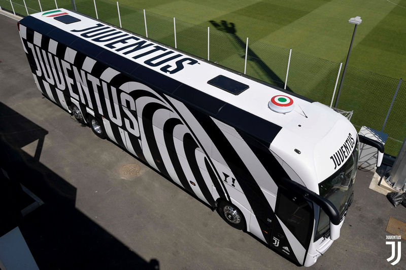 Nový týmový autobus Juventusu Turín pro sezónu 2018/2019 - Iveco Magelys HDH 