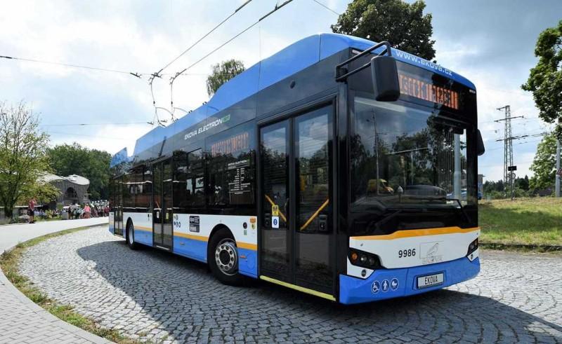 Trolejbus EKOVA Electron 12T zahajuje provoz v Ostravě