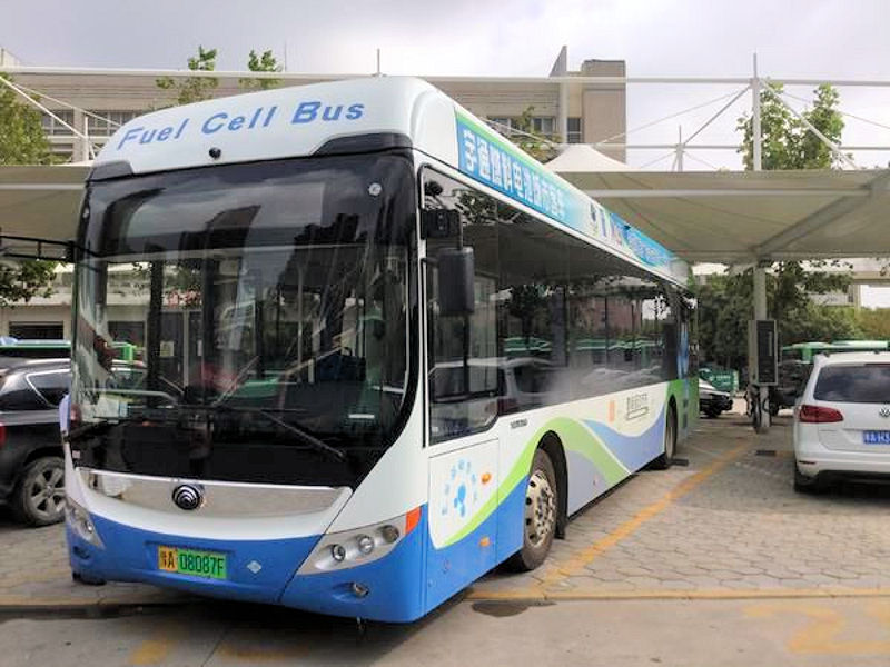 Čínské velkoměsto Čeng-čou otestuje 20 nových vodíkových autobusů Yutong