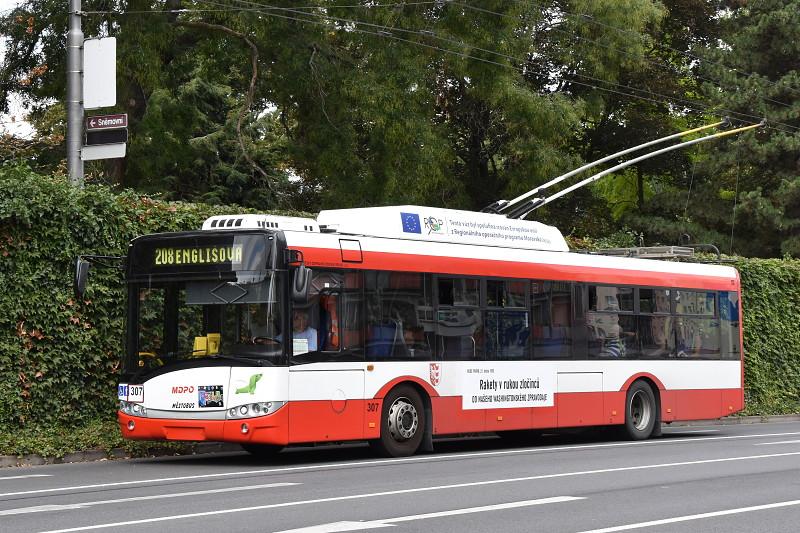 Opavské trolejbusy jezdí s titulky komunistického tisku