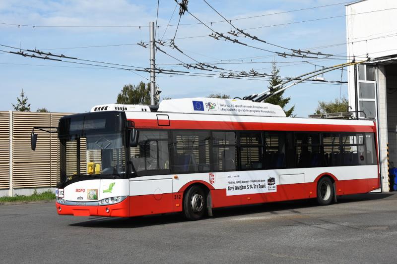 Opavské titulky z komunistického tisku měly připomenout končící trolejbusy