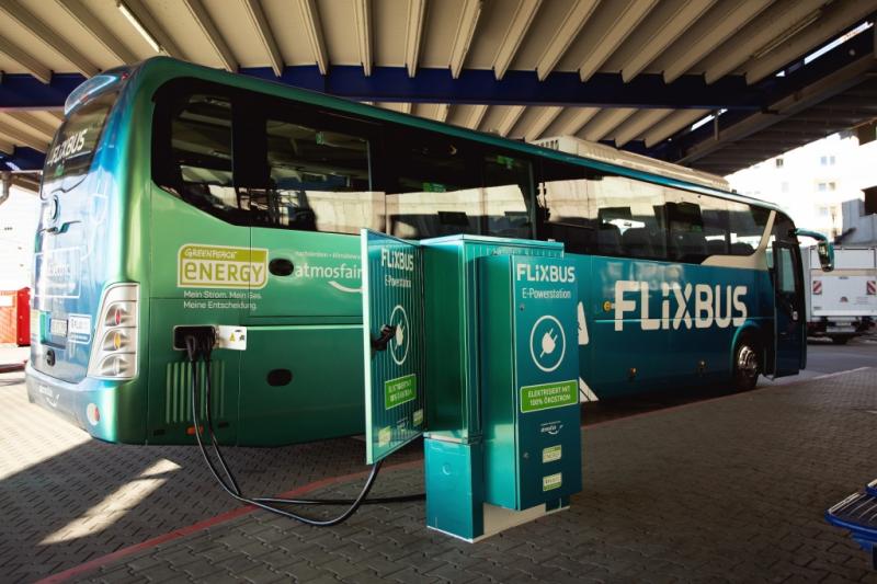 FlixBus vyjel s elektrickým autobusem na dálkovou linku v Německu