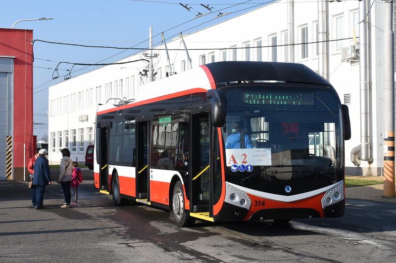 Nový trolejbus Škoda 32 Tr v Opavě