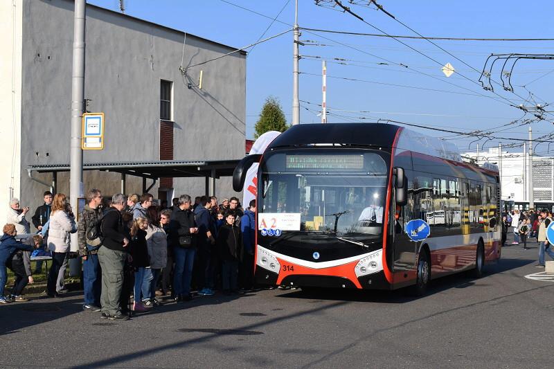 Nový trolejbus Škoda 32 Tr v Opavě