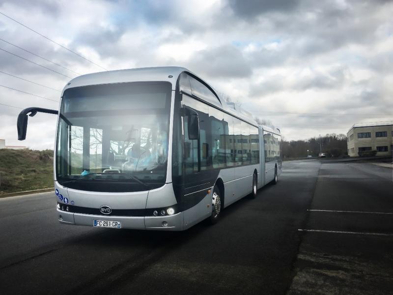 První elektrické autobusy z nové továrny BYD ve Francii 