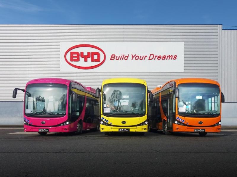 První elektrické autobusy z nové továrny BYD ve Francii 