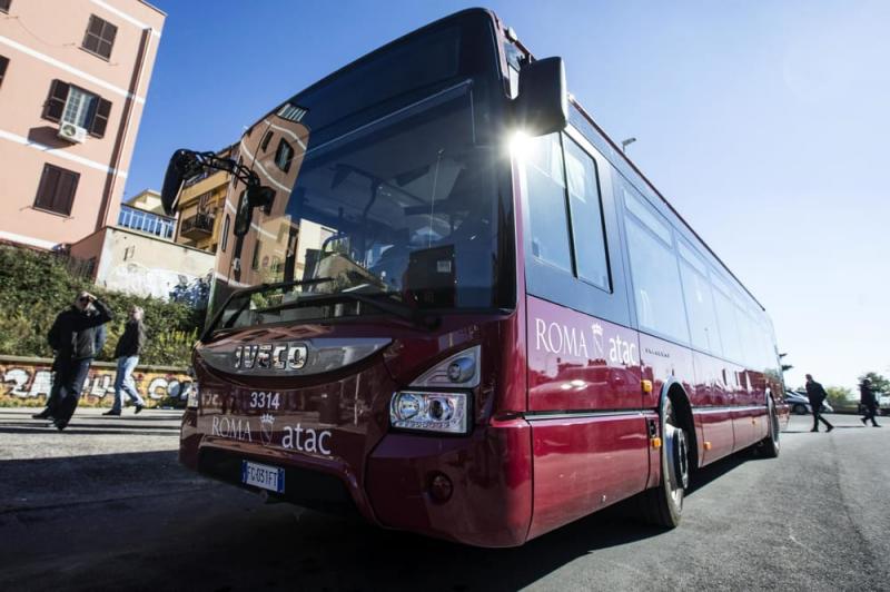 Do centra Říma se vrací elektrické autobusy