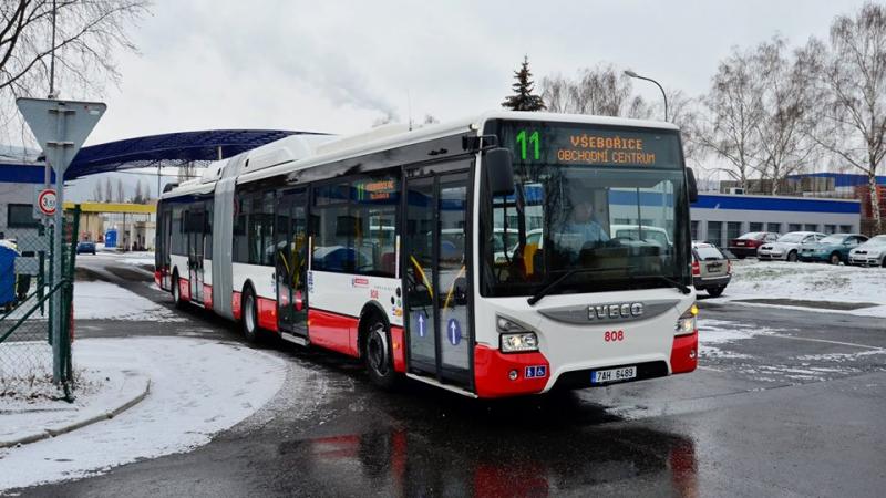 MHD v Ústí nad Labem posílí nové kloubové autobusy Iveco