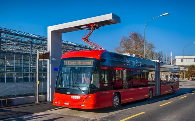 Bern ke své ekologické dopravě přidává e-busy
