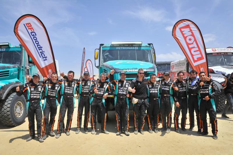 Tým PETRONAS De Rooy IVECO zakončil Rallye Dakar 2019 na stupni vítězů