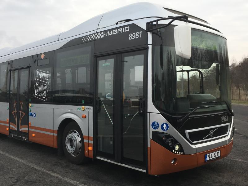 Pražský dopravní podnik otestuje hybridní autobus Volvo