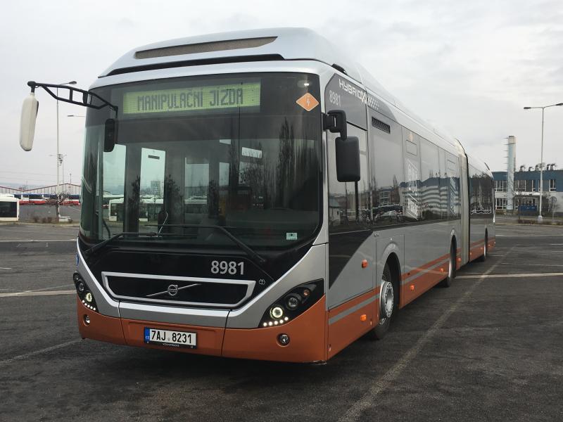 Pražský dopravní podnik otestuje hybridní autobus Volvo