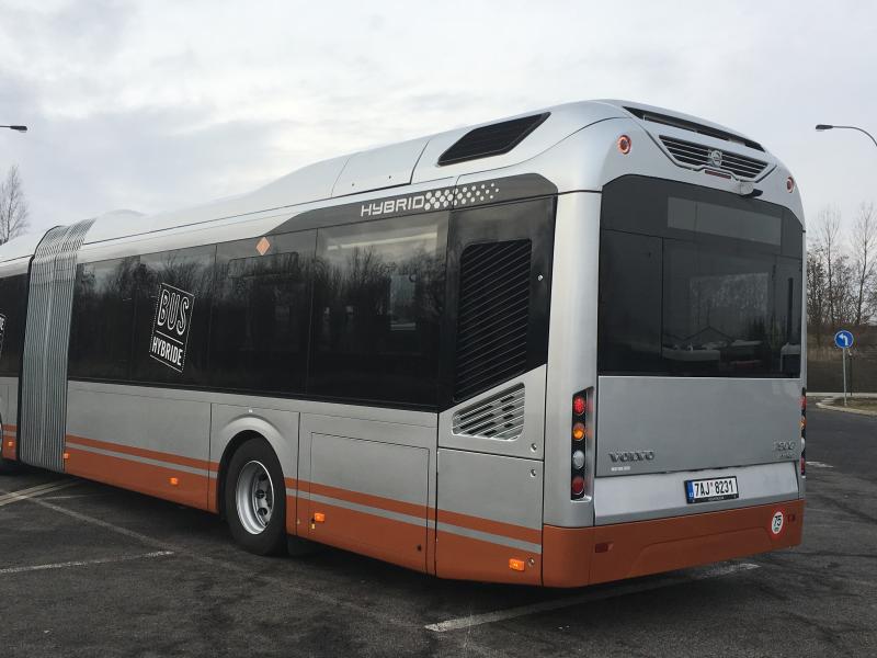 Pražský dopravní podnik otestuje hybridní autobus Volvo