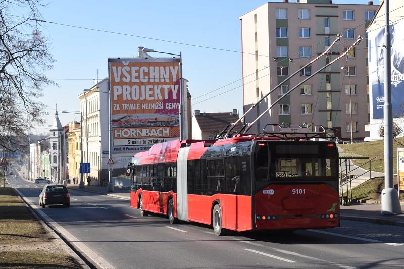 Budapešť, Galati, Vilnius, Zllín či Žilina. Testované trolejbusy v ulicích Plzně.