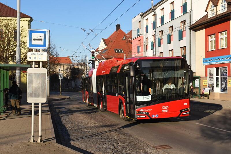 Budapešť, Galati, Vilnius, Zllín či Žilina. Testované trolejbusy v ulicích Plzně.