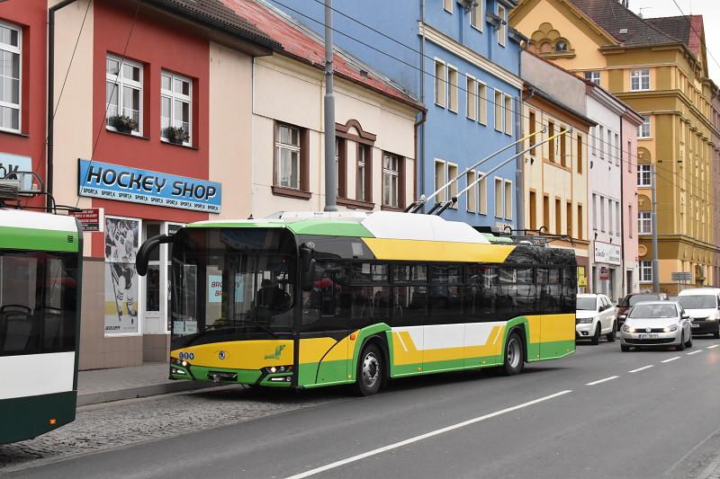 Budapešť, Galati, Vilnius, Zllín či Žilina. Testované trolejbusy v ulicích Plzně.